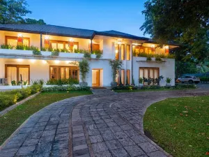 Aryana Boutique Hotel