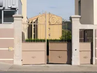 Aux Jardins de l'Isle Hotels in Vienne