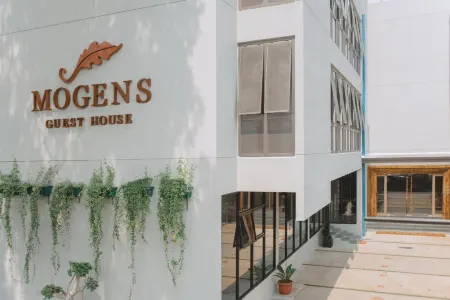 Mogens Guesthouse Отели рядом с достопримечательностью «Bandung tour on bus (Bandros)»