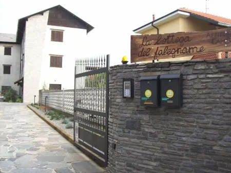 La Bottega Del Falegname Отели в г. Лонате-Поццоло