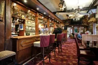 Mahon's Hotel - bar