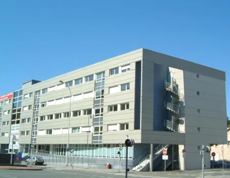 Séjours & Affaires Poitiers Lamartine Отели рядом со станцией POITIERS RAILWAY STATION