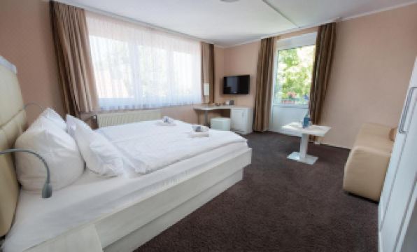 Hotel Am Alten Strom - Housity