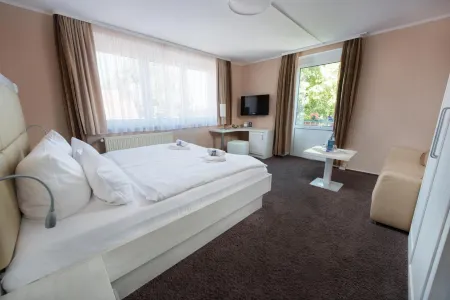 Hotel Am Alten Strom Отели в г. Варнемюнде