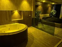 ÇANKAYA Suit Hotel - جاكوزي