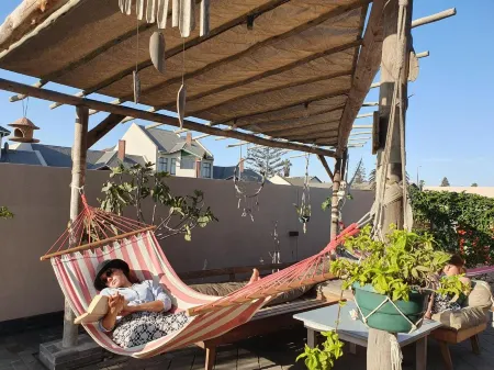 Salty Jackal Surf Camp Отели рядом с достопримечательностью «Swakopmund Mole»