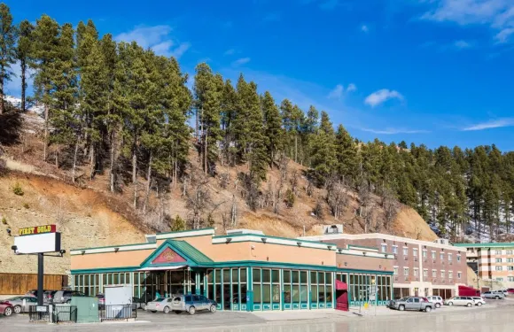 第一黃金遊戲套房酒店