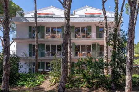 Apartamentos Casa Marea Calella Palafrugell Con Parking - WeHost Costa Brava Отели в г. Палафружель