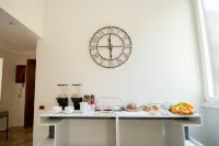 Lifestyle and Suites - breakfast