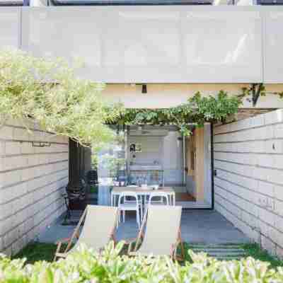 11 Holiday Homes Hotel Exterior