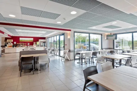 Ace Hôtel Paris Sud Villabe Отели в г. Ормуа