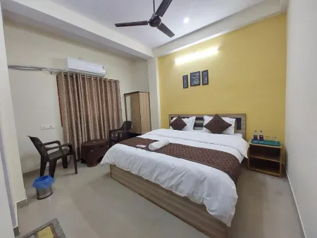 Manor Residency Отели рядом с достопримечательностью «Sankat Mochan Hanuman Temple»