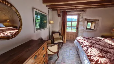 DOMAINE DE LABROUSSE, Maison d'hôtes en Périgord Hôtels à : Agonac