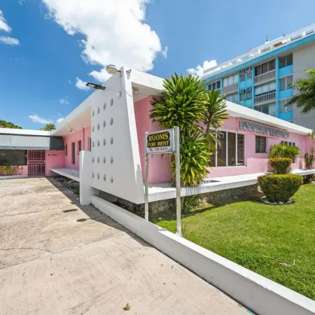 Borinquen Beach Inn