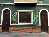 Cactus Host โรงแรมใน