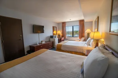 Clover Island Inn Hotels in 