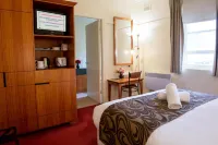 Linaker Motel