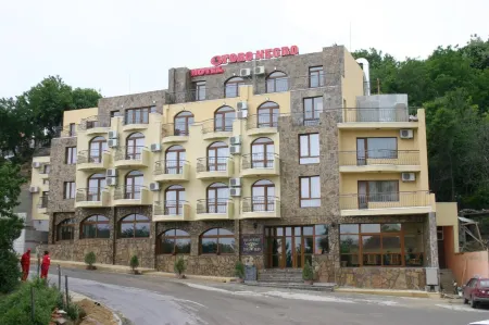 Hotel Toro Negro Отели в г. Голден-Сэндс