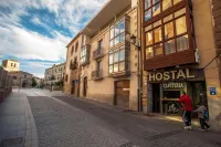 Hostal Caballeros فنادق في سريا
