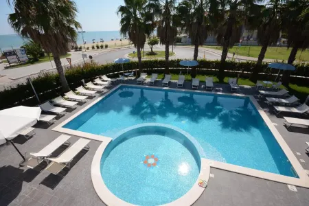 Kiara Residence Отели рядом с достопримечательностью «Porto di Giulianova»