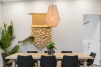 Foam Hotels in Belongil Beach