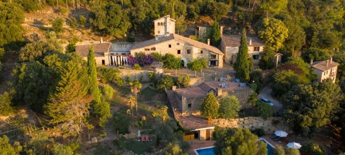 Masia Can Pou Hotels in Gironès
