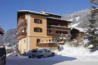 Madrisa Lodge Hotels in Jenaz