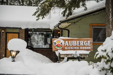Auberge Kicking Horse Guest House Отели рядом с достопримечательностью «Йохо»