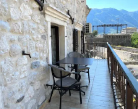 Una Apartments