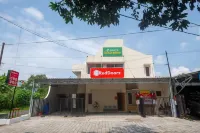 RedDoorz Plus Near RS Jih Solo Hotell i Jajar