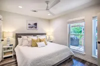 Remodeled Cedar Creek Lake Retreat w/ Fire Pit! - Parkplatz