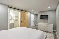 Walk to River: Unique Studio in Renovated Bar! - Apartments