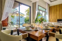 Shambhala Grand Villa by Cozy Lake