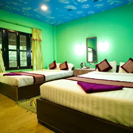 Chitwan Gaida Lodge - Animal Lovers & Birdwatchers Paradise
