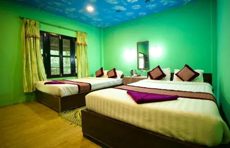 Chitwan Gaida Lodge - Animal Lovers & Birdwatchers Paradise