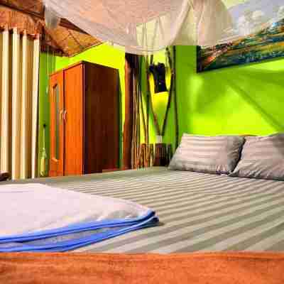 Sunny Bungalow Rooms