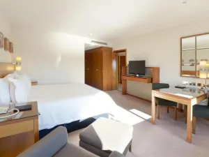 Canary Riverside Plaza Hotel