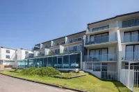 Ocean Front Motel Отели в г. Энтранс