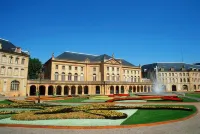 Hotelf1 Metz Centre Devant les Ponts