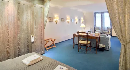 Stadthotel Patrizier Отели в г. Флох-Зелигенталь