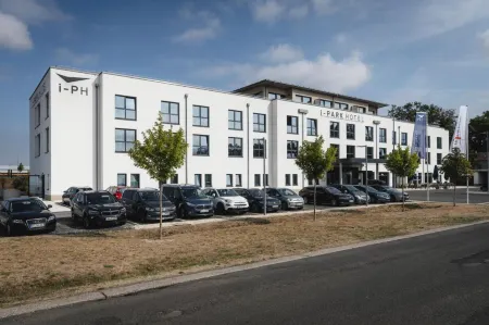 I - Park Hotel Reichenberg Bed and Breakfast Отели в г. Гаукёнигсхофен