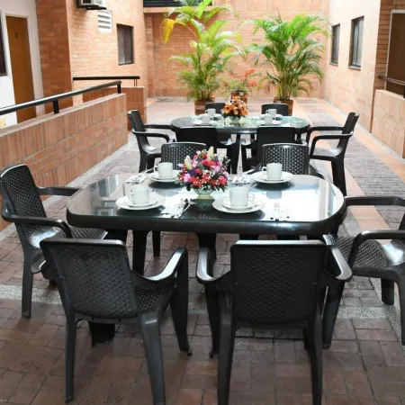 Apartahotel Los Cerezos Отели в г. Нейва