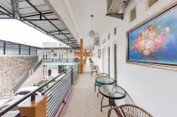 RedDoorz Near Kejaksan Station Cirebon