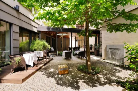 Three Crowns Hotel