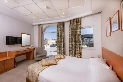 Golden Walls Hotel