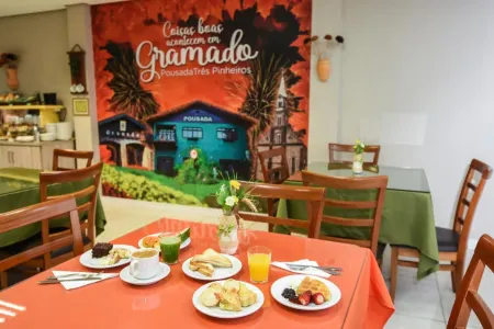 Pousada Três Pinheiros Отели рядом с достопримечательностью «Três Coroas RS»