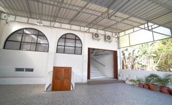 Spacious Family-Friendly Villa with Swimming Pool