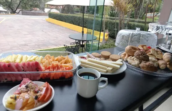 蓬塔加萊里亞酒店