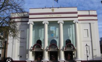 City Centre Duplex Sleeps 4 #H9