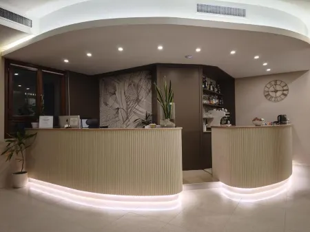 Albergo Grappolo d'Oro Отели в г. Монтебеллуна